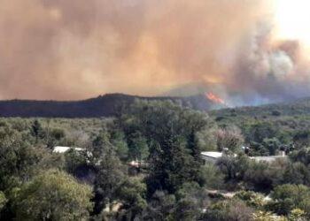 Continúa el combate del incendio forestal en la zona del Cerro Uritorco 9 2023