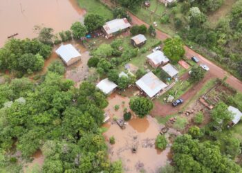 El Soberbio: con recaudos, preparan regreso de familias a sus casas y admiten que si llovía como en Brasil "iba a ser peor" 11 2024