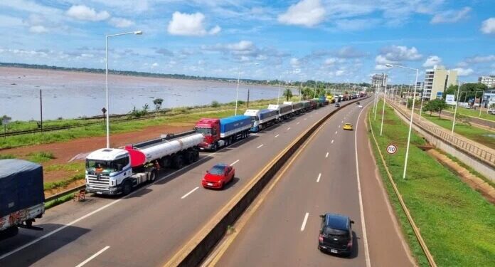Por las extensas filas, ampliarán horario de control de ingreso de camiones a Paraguay 1 2023