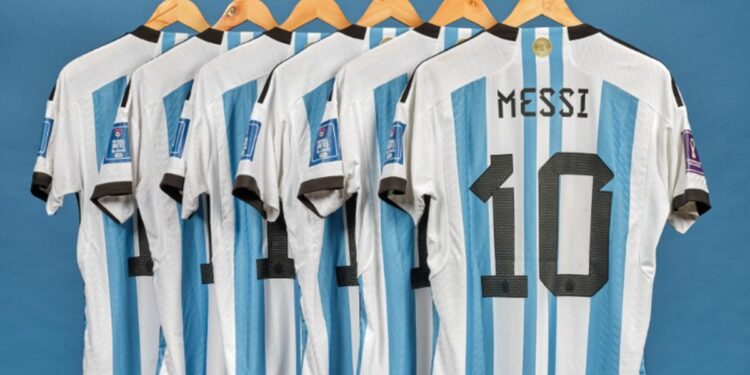 Pago millonario por seis camisetas que usó Messi en Qatar 2022 1 2024