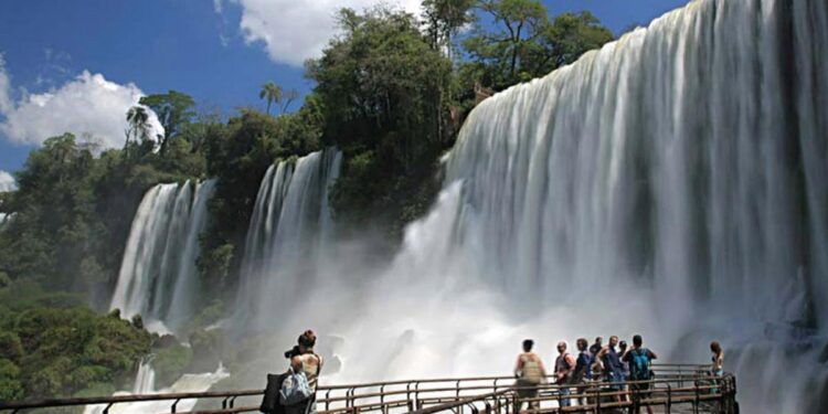 Más de un 1,5 millones de turistas visitaron las Cataratas del Iguazú durante 2023 1 2024