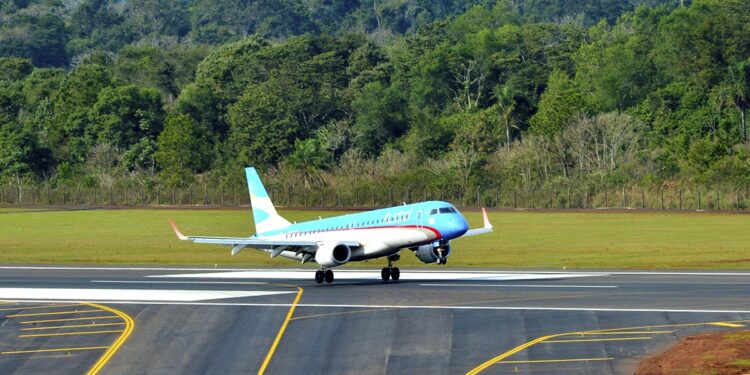 Retornaron los vuelos de Aerolíneas entre Iguazú y Resistencia 1 2024