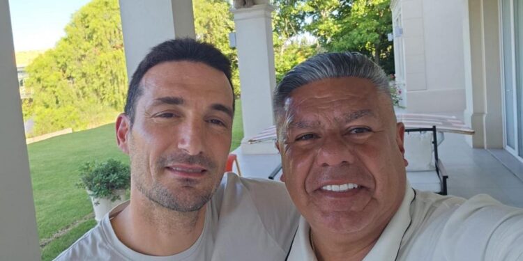 Scaloni le confirmó a Tapia que será el técnico de la Selección en la Copa América 1 2024