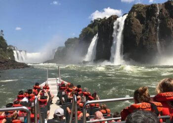 Suspenden paseos náuticos por baja del río Iguazú 15 2024
