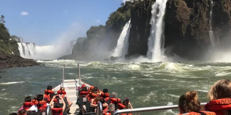 Suspenden paseos náuticos por baja del río Iguazú 1 2024