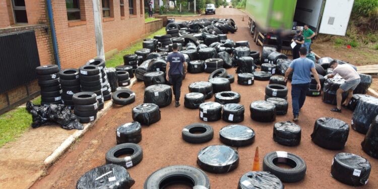 Realizan mayor secuestro de neumáticos ilegales en Misiones 1 2024