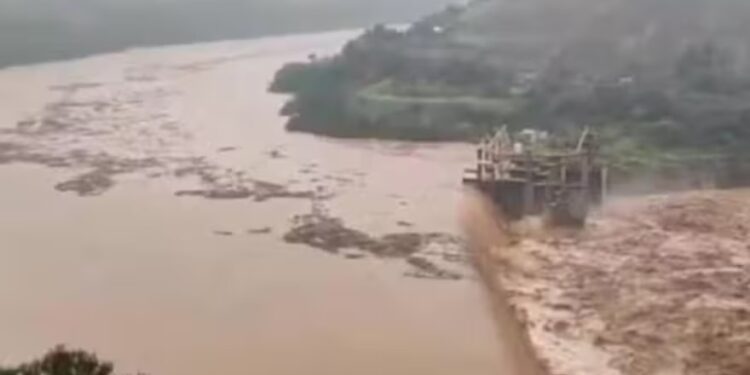 Inundaciones en el sur de Brasil: se rompió una represa y evacúan la zona por el riesgo de derrumbe 1 2024