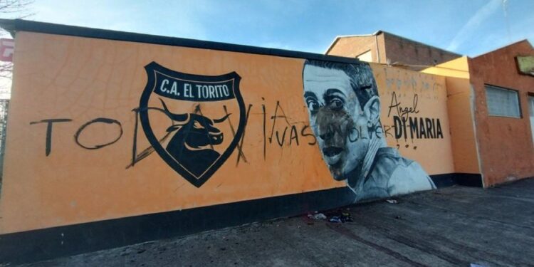 Vandalizaron un mural de Di María en Rosario y dejaron otro mensaje amenazante: “¿Todavía vas a volver?” 1 2024