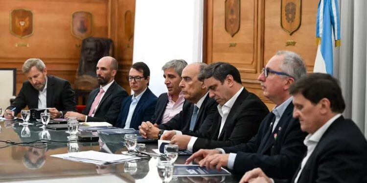 Presupuesto: Francos y Caputo se reunieron con gobernadores y relativizaron el pedido de ajuste de U$S 60 mil millones 1 2024